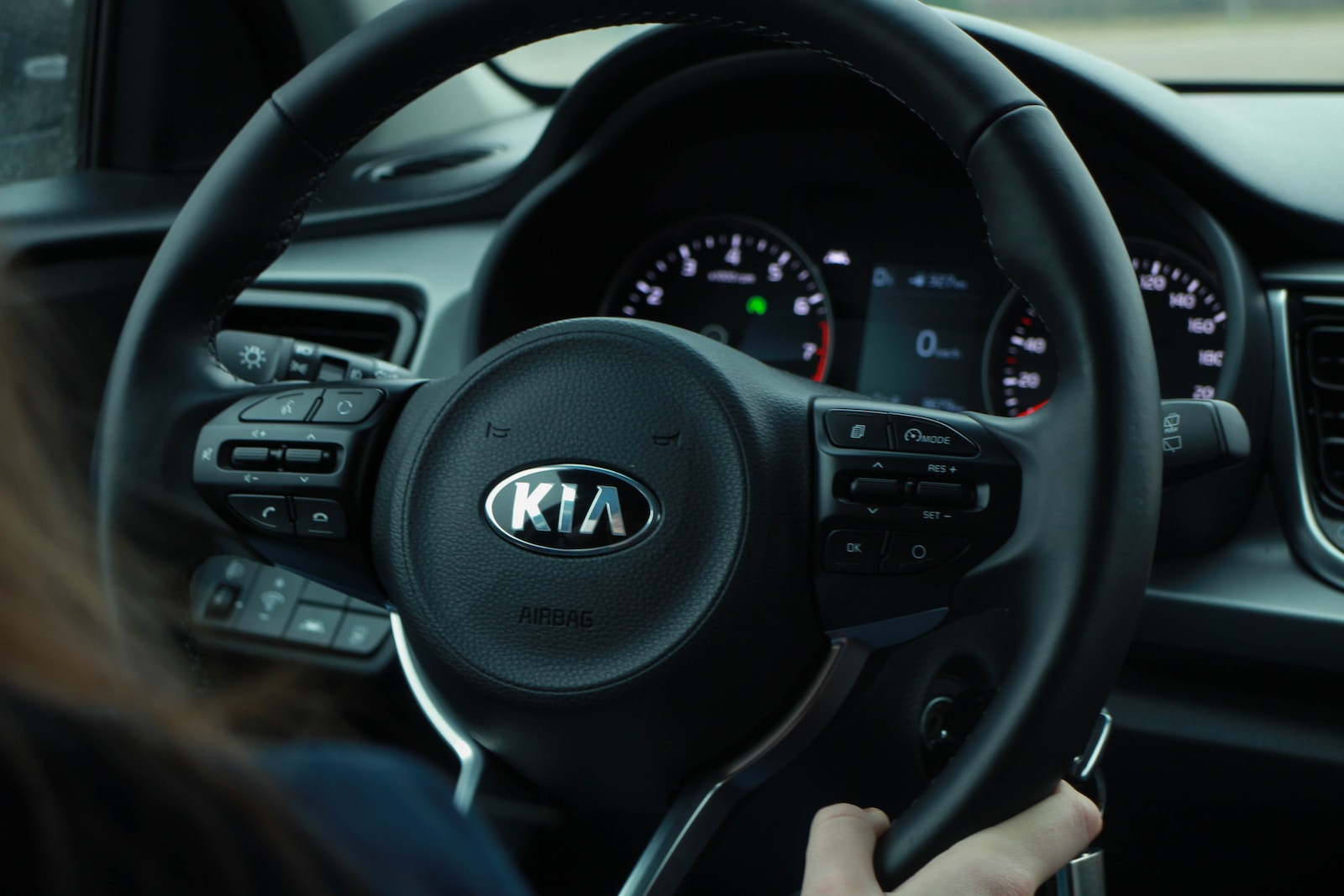 black and gray mercedes benz steering wheel